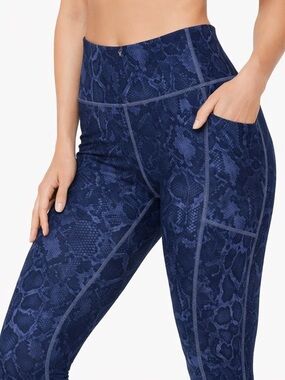 Victoria’s Secret Flow On Point Blue Snakeskin Leggings High Rise with Pockets
